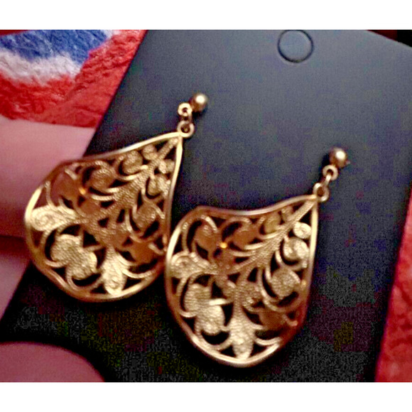 Vintage 1990's Gold Tone Dangle Earrings - Picture 6 of 10